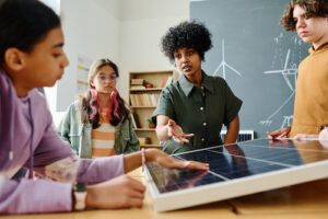 The trends in learning in 2024 reflect a commitment to personalized, tech-driven, and collaborative learning.